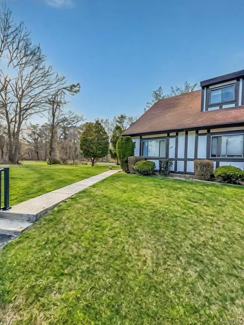 135 Fieldstone Ct, Middle Island, NY, 11953-1612 | Card Image