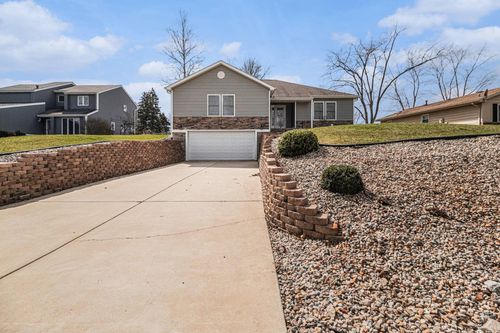 2352 Seasons Pkwy, Crown Point, IN, 46307 | Card Image