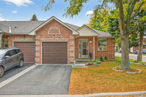 28-52 Twentyplace Blvd, Hamilton, ON, L9B0B8 | Card Image