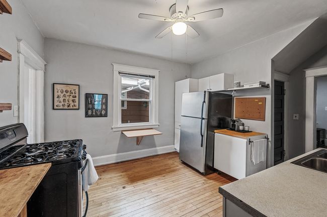 Spacious kitchen | Image 9