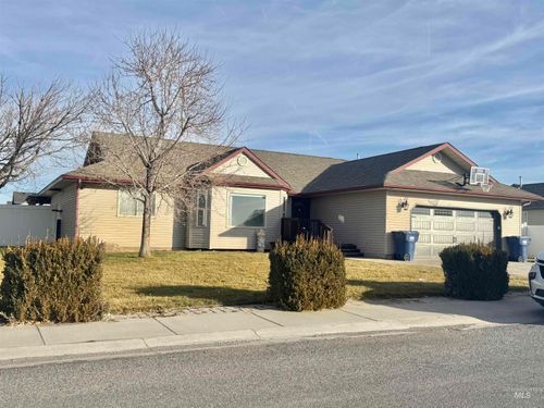 303 Golden Spur, Filer, ID, 83328-5289 | Card Image