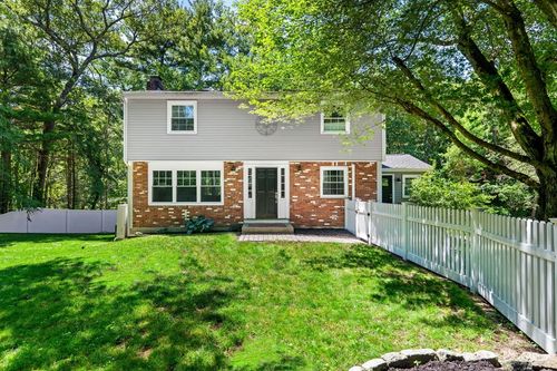 212 Common Ln, Beverly, MA, 01915-5412 | Card Image