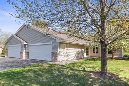 833 Greensview Ct Nw, Hutchinson, MN, 55350-4395 | Card Image