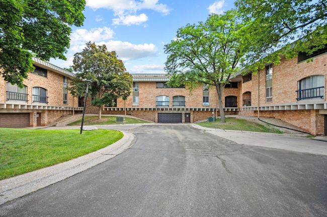 4050 W Rivers Edge Cir, Condo with 2 bedrooms, 1 bathrooms and null parking in Brown Deer WI | Image 46