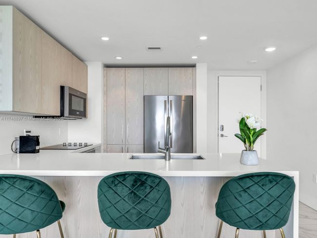 APT-1507 - 2000 Metropica Way, Condo with 2 bedrooms, 2 bathrooms and null parking in Sunrise FL | Image 7