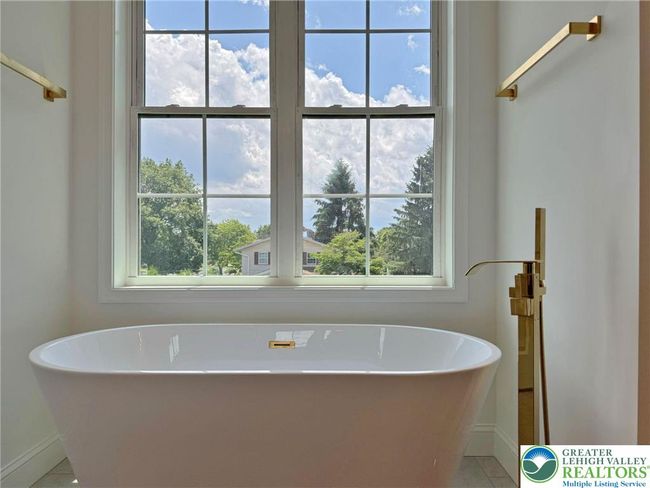 9858 Old 22, House other with 4 bedrooms, 4 bathrooms and null parking in Breinigsville PA | Image 45