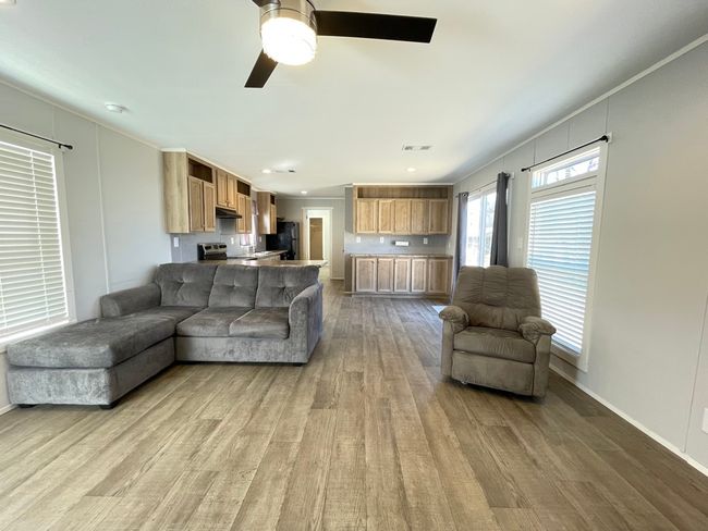 900 Quail Run, House other with 3 bedrooms, 2 bathrooms and null parking in Seven Points TX | Image 5
