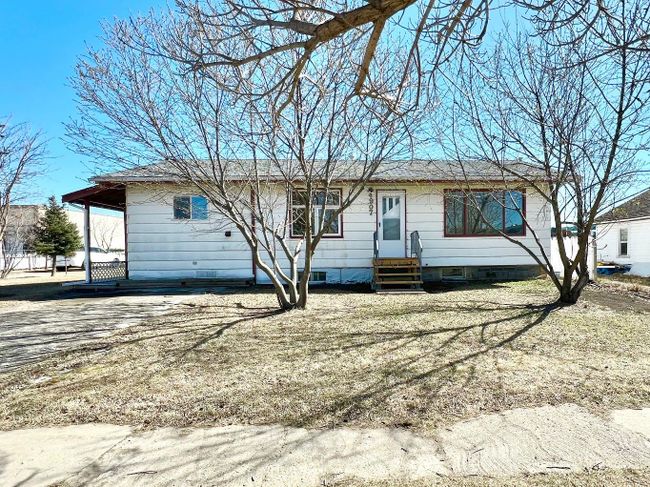 4907/4909 48 Street, Home with 2 bedrooms, 2 bathrooms and 6 parking in Valleyview AB | Image 2