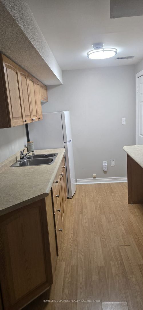 54 Mccrimmon Cres, Bowmanville, ON, L1C4N3 | Card Image