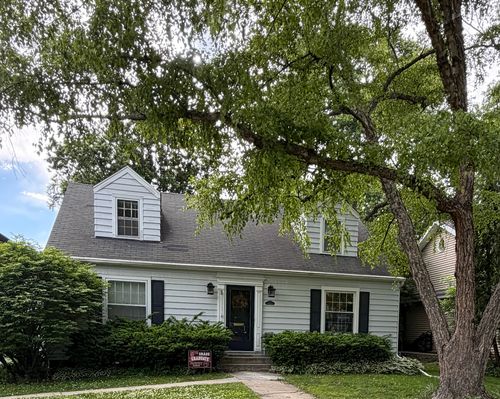 252 Middaugh Rd, Clarendon Hills, IL, 60514-1019 | Card Image