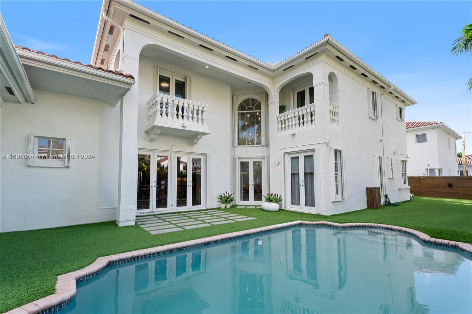 194th Ln, Golden Beach, FL 33160