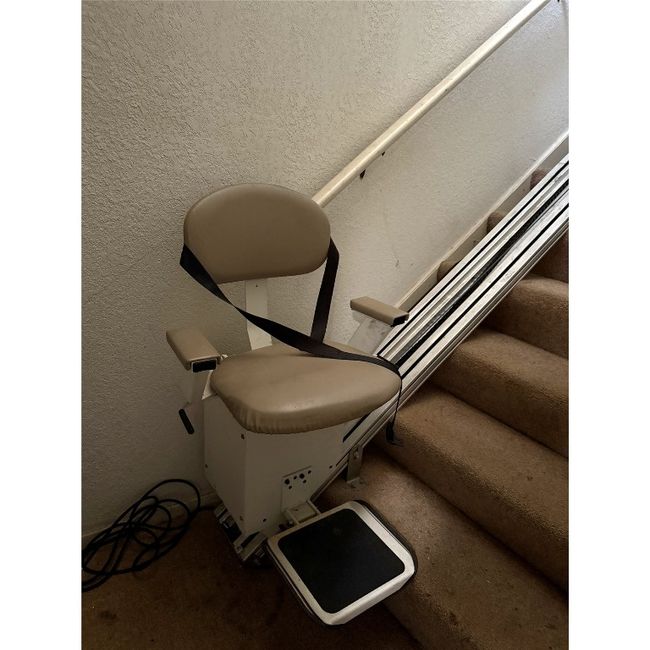 Stairway with chairlift | Image 19