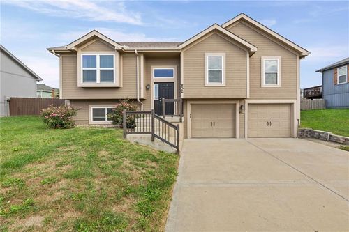 502 193rd St, Smithville, MO, 64089-9187 | Card Image