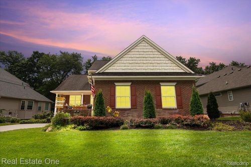 9952 Tioga Trl, Pinckney, MI, 48169-8185 | Card Image