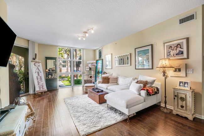APT-201 - 804 E Windward Way, Condo with 3 bedrooms, 2 bathrooms and null parking in Lantana FL | Image 4