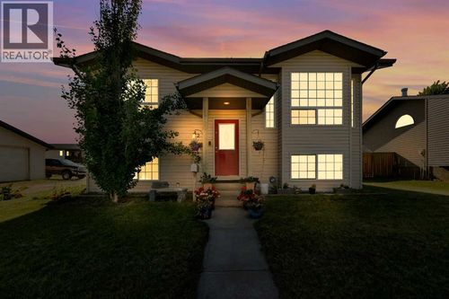 52 Parkside Cres, Blackfalds, AB, T4M0E9 | Card Image