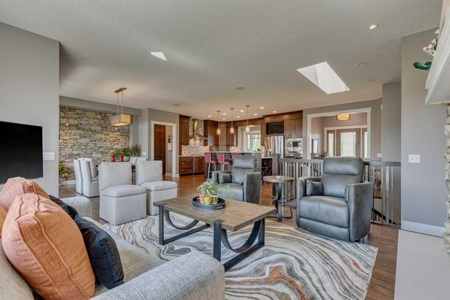 226018 30 Street W, House other with 2 bedrooms, 3 bathrooms and 8 parking in Rural Foothills County AB | Image 15