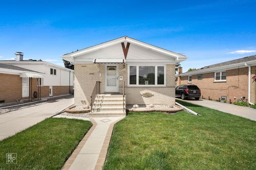 9972 Ivanhoe Ave, Schiller Park, IL, 60176-2457 | Card Image