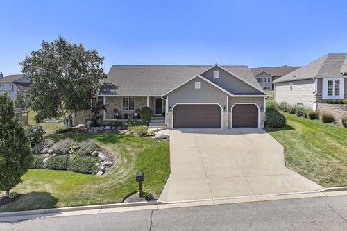 329 S Stone Ridge Dr, Lake Geneva, WI, 53147-8911 | Card Image