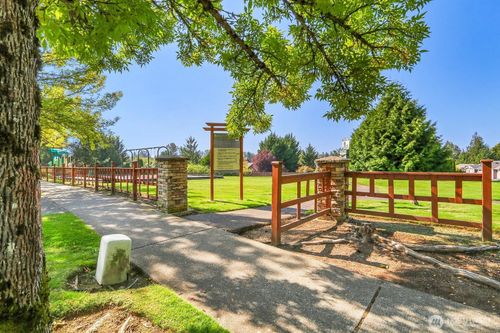 24241 Se 10th Pl, Sammamish, WA, 98075-8143 | Card Image