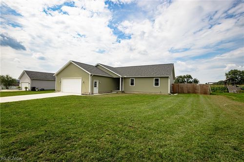 10916 Madlyn St Ne, Bolivar, OH, 44612-8219 | Card Image