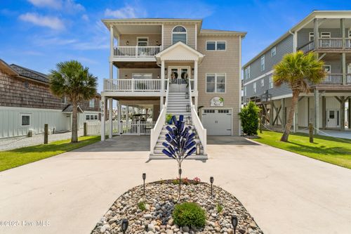 9089 W 9th St, Surf City, NC, 28445-8652 | Card Image