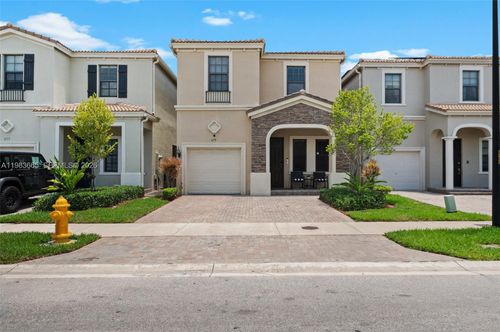 659 Ne 191st St, Miami, FL, 33179-3917 | Card Image