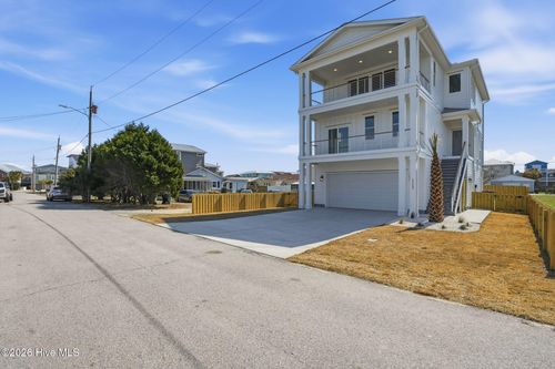 113 Ocean View Ave, Carolina Beach, NC, 28428-6829 | Card Image