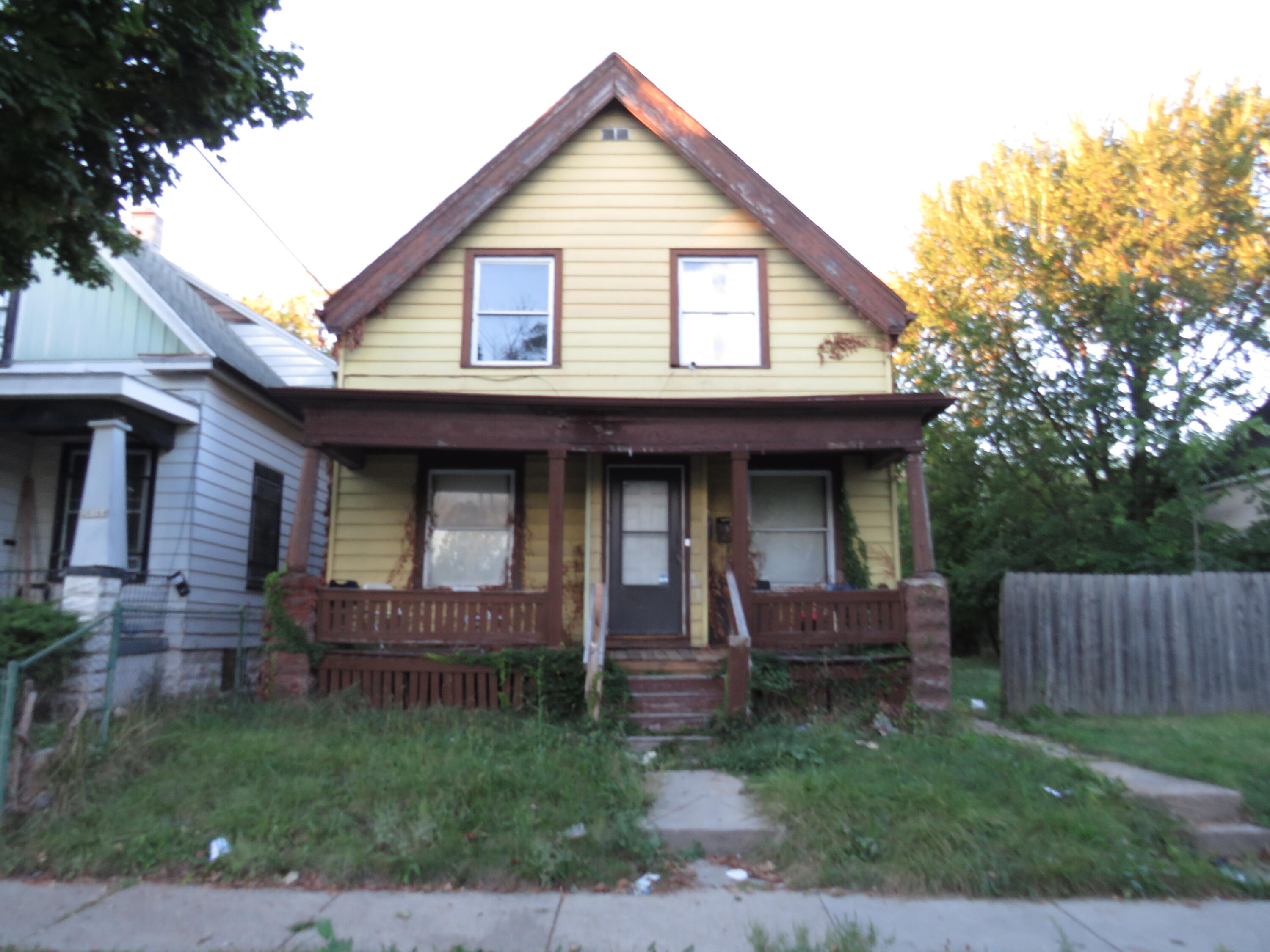 Keefe Ave, Milwaukee, WI 53206