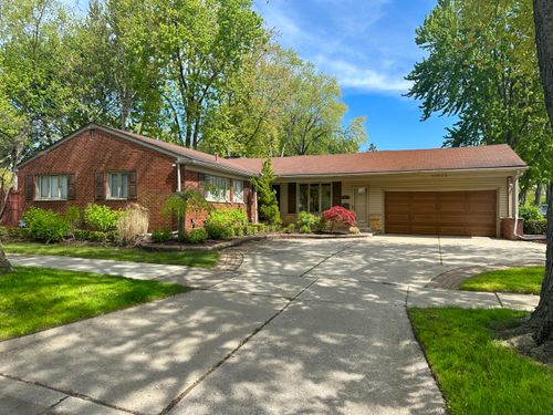 21203 River Rd, Grosse Pointe Woods, MI, 48236-1258 | Card Image