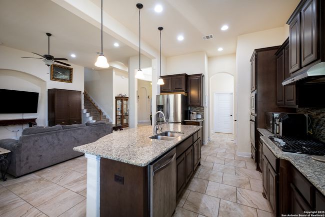 430 Montessa Park, House other with 4 bedrooms, 4 bathrooms and null parking in San Antonio TX | Image 7
