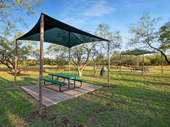 Picnic tables | Image 39