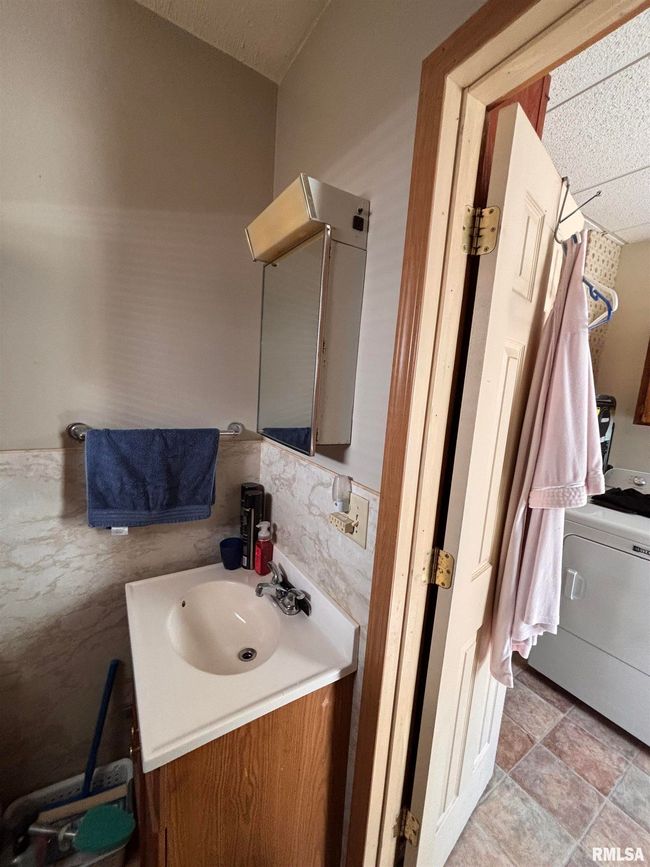 451 S Grove St, House other with 3 bedrooms, 2 bathrooms and null parking in Kewanee IL | Image 10