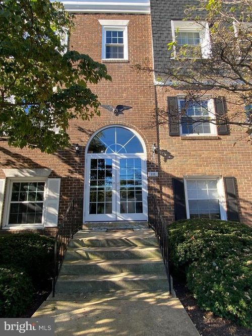 b-304-111 Center Street N, VIENNA, VA, 22180 | Card Image