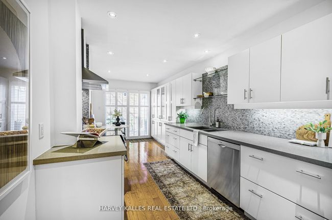 418 Ontario St, House attached with 3 bedrooms, 2 bathrooms and null parking in Toronto ON | Image 16