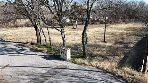 105 Huling Dr, Azle, TX, 76020-8043 | Card Image