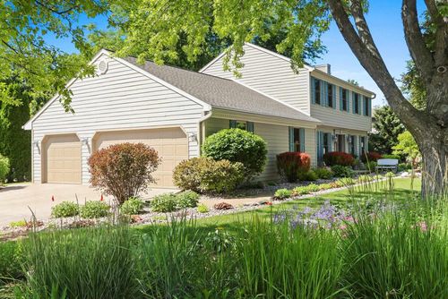 2920 Thunderbyrd Trail, Ashwaubenon, WI, 54313 | Card Image