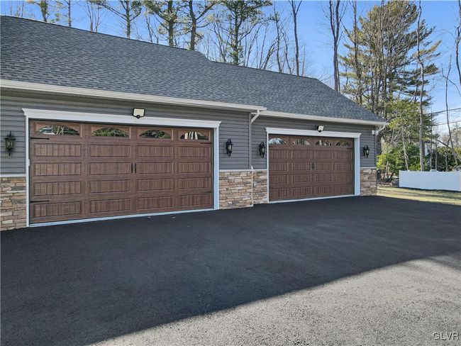 4 Car Garage | Image 77