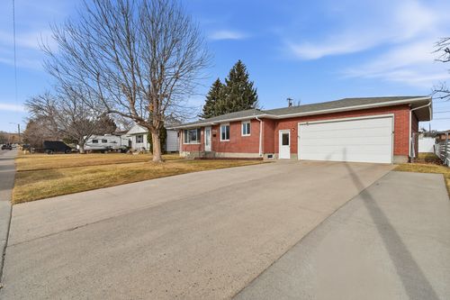 225 21st Ave Nw, Great Falls, MT, 59404-1425 | Card Image