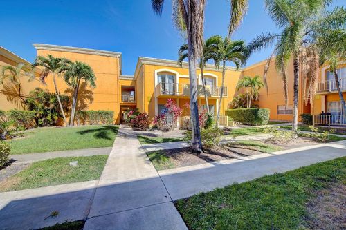 apt-i210-18111 Nw 68th Ave, Hialeah, FL, 33015-3956 | Card Image