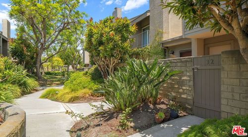32 Village Pkwy, Santa Monica, CA, 90405 | Card Image