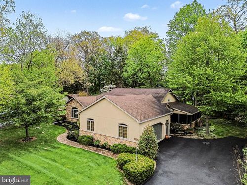 615 W 3rd Ave, LITITZ, PA, 17543-9306 | Card Image