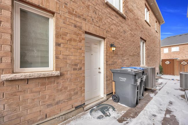 18 Germain Cir, House attached with 5 bedrooms, 4 bathrooms and 1 parking in Brampton ON | Image 47
