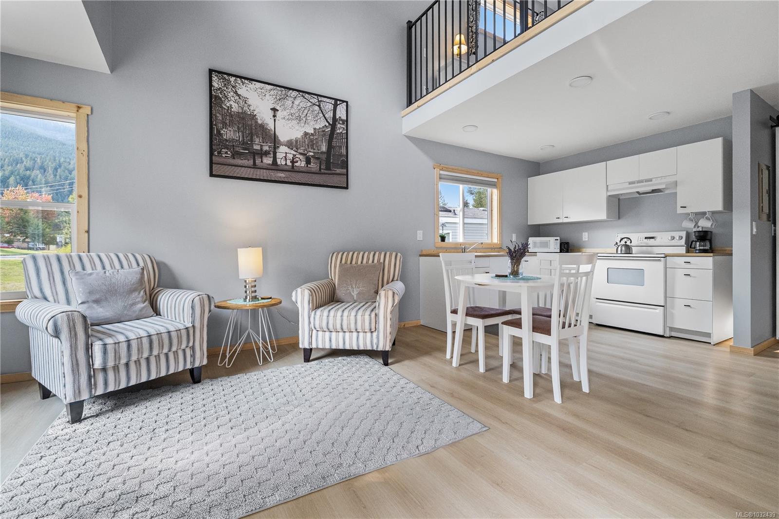 Residential in Sayward 3