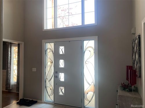 48711 Cross Creek Dr, Macomb, MI, 48044-5589 | Card Image