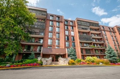 509E - 125 Acacia Circle, Condo with 3 bedrooms, 2 bathrooms and 1 parking in Indian Head Park IL | Image 1