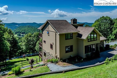 362 Golden Ridge Rd, Blowing Rock, NC, 28605-9066 | Card Image
