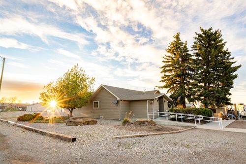 805 Teton Ave, Valier, MT, 59486-5111 | Card Image
