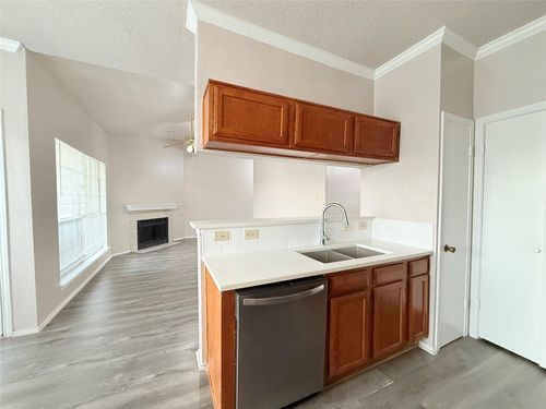 704-4115 Esters Rd, Irving, TX, 75038-4721 | Card Image