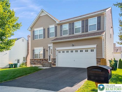 17 Stonecreek Ct, Palmer Twp, PA, 18045-7469 | Card Image